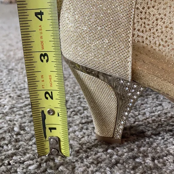 Women’s Gold Heel Shoe - Picture 9 of 12